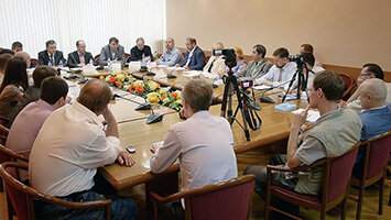 Круглые столы и пресс-конференции