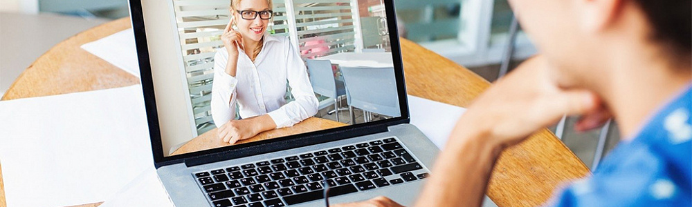 Обучающий видеоролик с девушкой