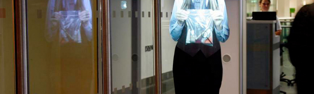 Голографический сотрудник в аэропорту