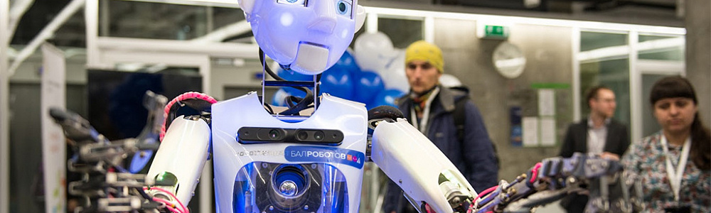 Робопомощник на выставке