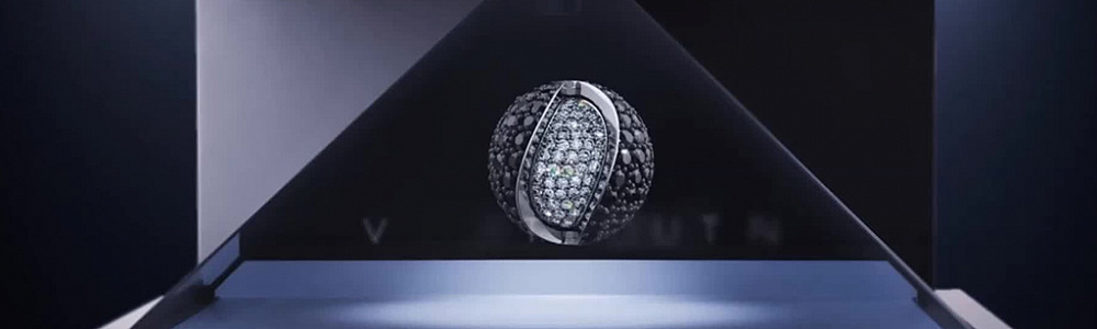 Голограмма ювелирного украшения в специальной голографической пирамиде