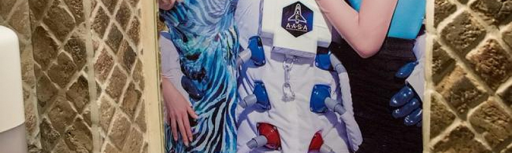 Размещение рекламы в туалетах и зеркалах в ночных клубах и барах